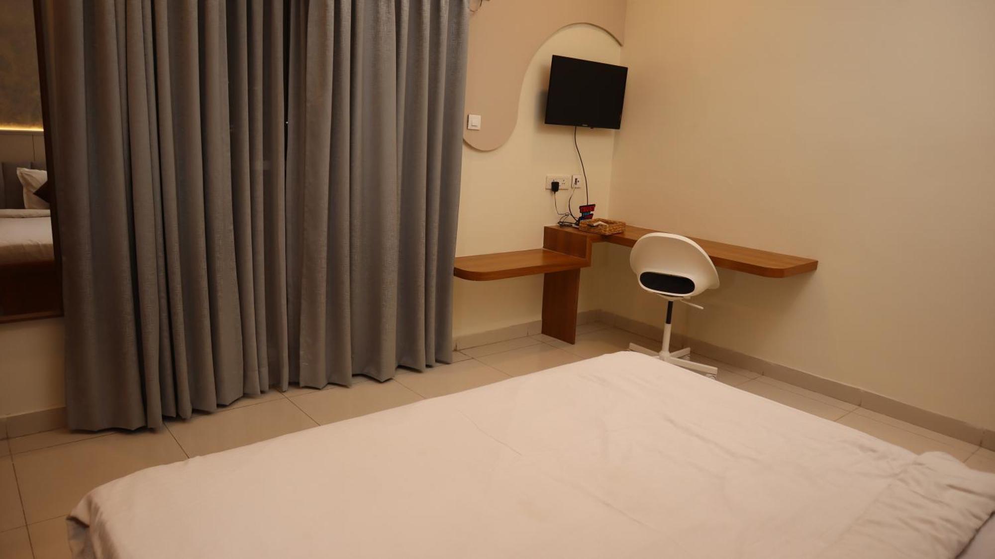 Dcasa Apartment Hotel Hyderabad Exterior photo
